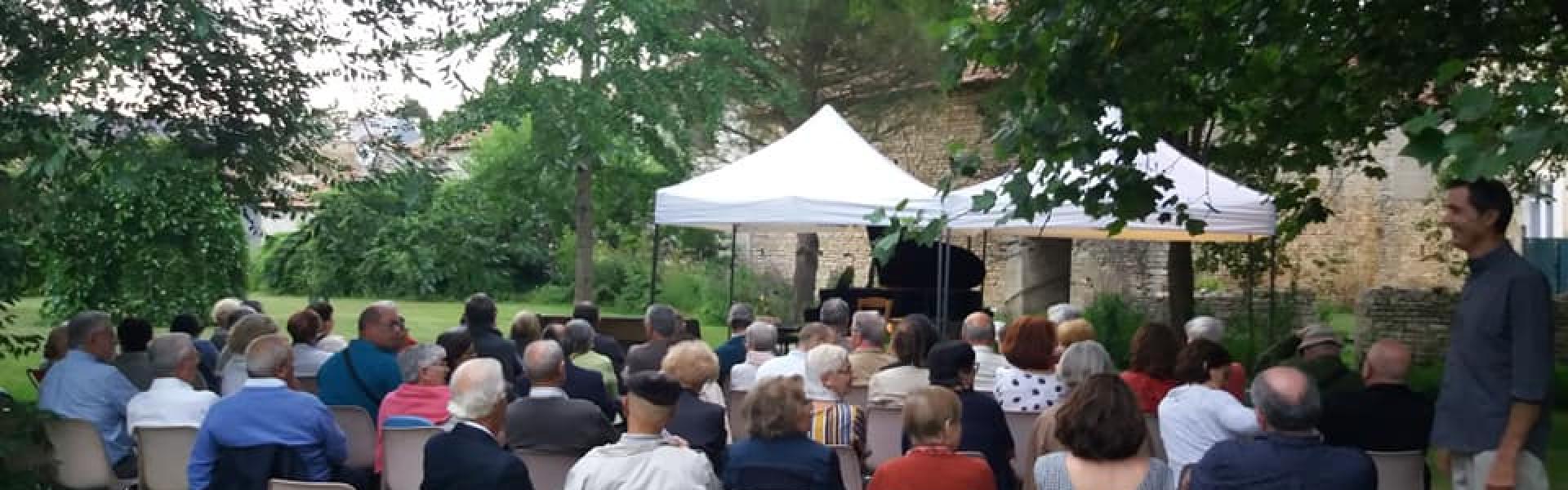 Un concert en plein air à vouillé