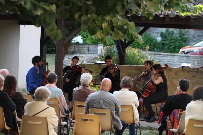 Concert en plein air à Vouzailles
